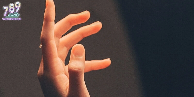 Ngón tay đứt thường cảnh báo về rủi ro trong tài chính